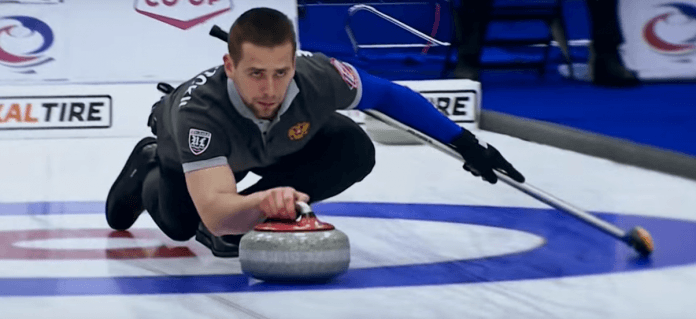 Rusul Aleksandr Kruşelniţki, medaliat cu bronz în concursul curling la dublu mixt în cadrul Jocurilor Olimpice de iarnă 2018. Foto: Captură Youtube