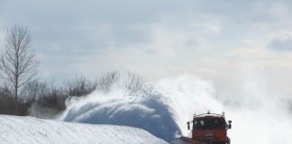 Circulația pe A2 a fost oprită pe ambele sensuri din cauza viscolului circulația pe A2 ger viscol