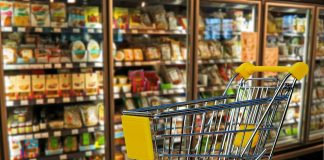 O româncă, uimită că a plătit pe cumpărături mai mult decât în Anglia: „Cum rezistă, oare, acești oameni?” coș de cumpărături magazin hipermarket