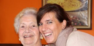 Îngrijire bătrâni oferte. Salariul ajunge la 2.900 € / lună; cazare și masă gratuite îngrijire bătrâni oferte joburi străinătate locuri de muncă îngrijire bătrâni