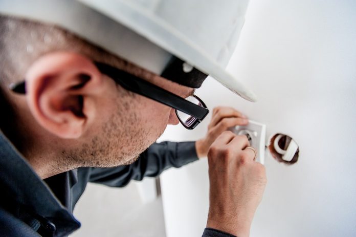 norme de protecția muncii electrician