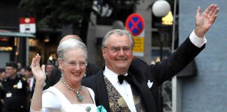 A murit Henrik, Prințul Danemarcei, artist și figură controversată Prințul Henrik al Danemarcei, alături de soția sa, Regina Margrethe. Foto: Wikimedia Commons