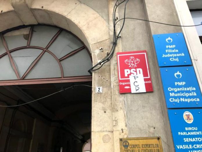 Sediul PSD Cluj a fost ținta unor cetățeni nemulțumiți. Foto: Captură Youtube