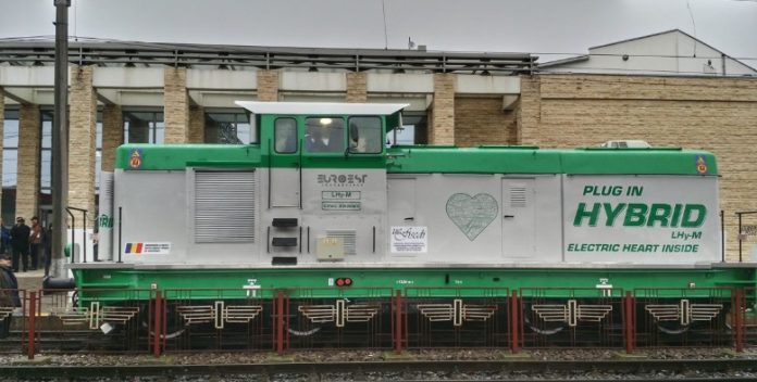 Locomotiva hibrid realizată în România. Foto: Facebook