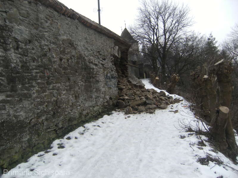 Zidul cetății medievale s-a prăbușit în 5 februarie 2018. Foto: Facebook - Primăria Sighișoara