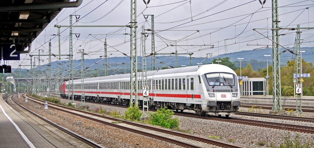 Maghiarii doresc să lege Budapesta de Cluj Napoca printr-un tren de mare viteză. Foto: Pixabay.com