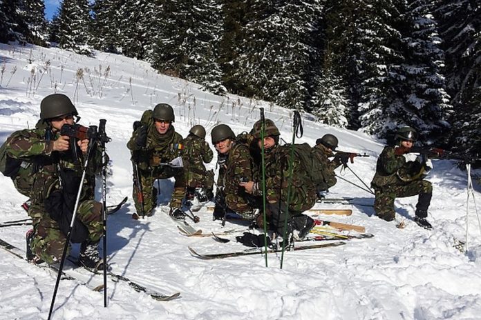 Militarii Batalionului 21 Vânători de Munte se instruiesc în Tabăra de Instrucție de Iarnă de la Diham - Foto: MApN - Florin Ciontea