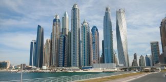 Joburi în Dubai. Mese, cazare, transport și bilete de avion gratis locuri de muncă dubai