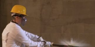 S-a deschis primul Break Room din România. Ce poți să faci în „camera furiei” break room anger room