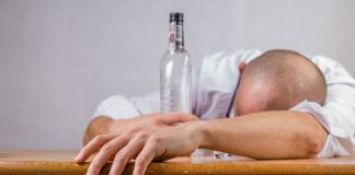Metoda mai puțin obișnuită prin care un medic îi ajută pe alcoolicii români să scape de viciu FOTO: jarmoluk/Pixabay.com