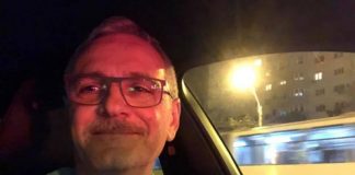 Fiul lui Dragnea, întâmpinat de un vecin cu mesaje anti-PSD. S-a mutat într-o casă a Bisericii Ortodoxe