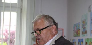 Fetiță de 11 ani bătută de învățător până a făcut pe ea elevă bătută bistrița de învățător