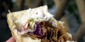 Un copil ar fi murit după ce a mâncat shaorma shaorma