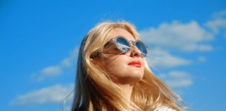 4 lucruri de care ai nevoie ca să fii pregătit pentru vară vară căldură femeie caniculă vremea pe 15 zile