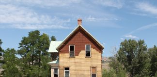 Casa din baloţi de paie. Ieftină şi gata într-o săptămână casa din baloți de paie