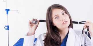 Legea moașelor. Ce înseamnă noua inițiativă a PSD pentru acestea