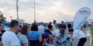 Tânăr care strângea semnături pentru „Fără penali“, bătut de soţul unei angajate de la primărie FOTO: Fără penali în funcții publice/Facebook