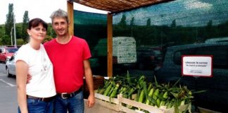 Unic în România. Magazinul fără vânzător, unde oamenii lasă banii într-o cutie Nicolae Ţandrău