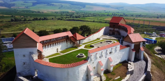Una dintre cele mai frumoase cetăți din România s-a redeschis Cetatea Feldioara FOTO: Radu Pescaru - FOTON/Youtube/