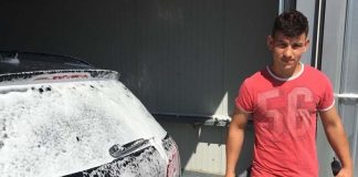 Angajatul unei spălătorii auto a găsit 13.000 de euro uitați în mașină de proprietar stelian chirică spălătorie auto oradea