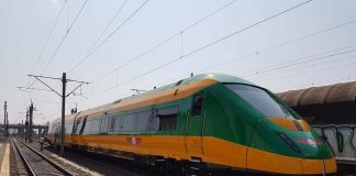 Cel mai rapid tren din România a fost pus pe șine și își așteaptă călătorii Cel mai rapid tren din România FOTO: Trenuri Trans Carpatic/Facebook