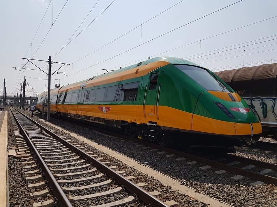 Cel mai rapid tren din România FOTO: Trenuri Trans Carpatic/Facebook