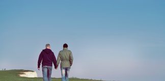 Cum ar putea vota românii la referendumul despre redefinirea familiei cuplu gay căsătorie homosexuali