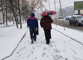 Ploile și ninsorile cuprind toată România FOTO: Ionuț Fantaziu/GreatNews