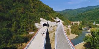Lecția sârbilor. O autostradă-gigant prin munți este aproape gata, fără bani de la UE