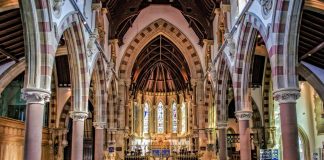 Un român a intrat într-o biserică din Italia și a strigat “Allah Akbar” în timpul slujbei biserică