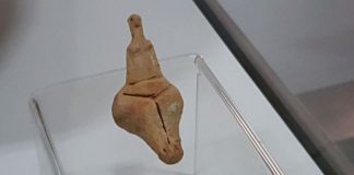 Statuetă veche de 6.000 de ani găsită în România, expusă în premieră statuetă lipia județul buzău 6.000 de ani