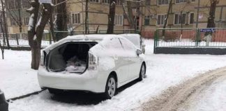 Cea mai ciudată spargere de mașină mașină fără ușă la portbagaj