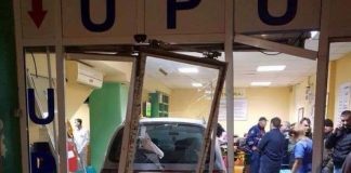 Un bărbat a intrat cu mașina prin ușa unui spital de urgență mașină intrată în unitatea de primiri urgențe craiova