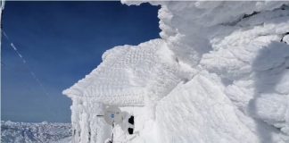 Imagini de basm în Apuseni. Stația meteo, acoperită complet de zăpadă înghețată stația meteo vlădeasa