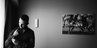 6 sfaturi ca să nu o dai niciodată în bară atunci când porți butoni la cămașă butoni