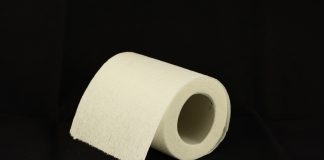 De ce își fac britanicii provizii de hârtie igienică