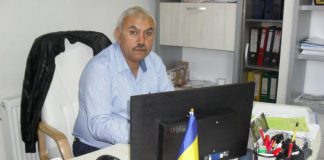 PSD vs PSD. Un paznic ajuns primar vrea să-l dea afară pe fostul său șef: directorul școlii