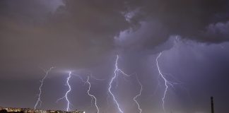 Cod galben în aproape toată țara. Doar 7 județe scapă de ploi și vijelii cod galben fulgere