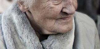 Metoda „Accidentul“. O femeie a murit după un telefon primit la miezul nopții femeie bătrână