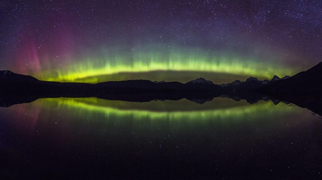 câmp magnetic aurora boreală