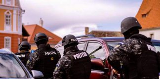 Percheziții DNA la un sediu PSD și acasă la trei parlamentari FOTO: Poliția Română/Facebook