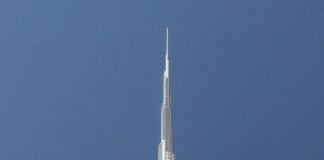 Cea mai înaltă clădire din lume strălucește din mijlocul deșertului cea mai înaltă clădire din lume burj khalifa