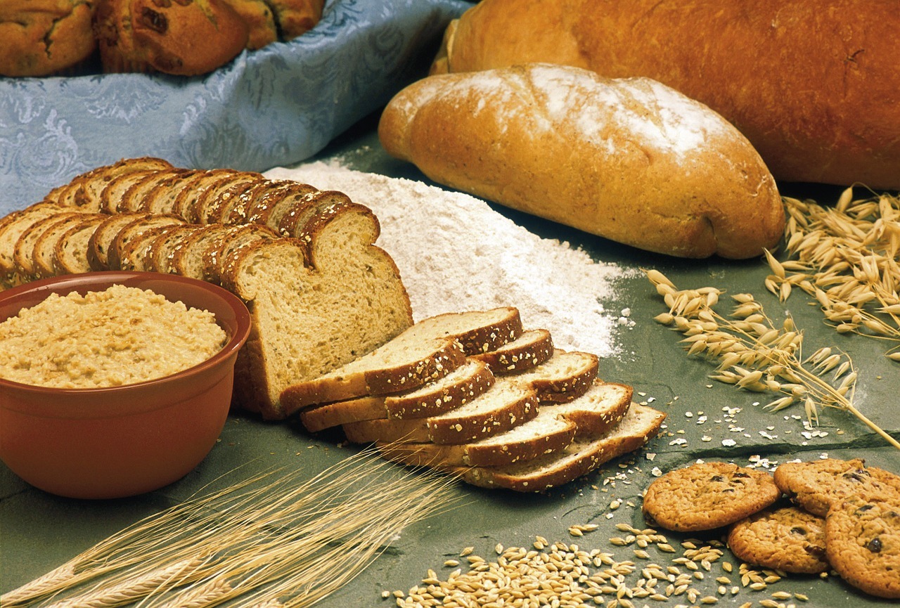 Câte calorii are o felie de pâine albă, integrală, de secară, graham