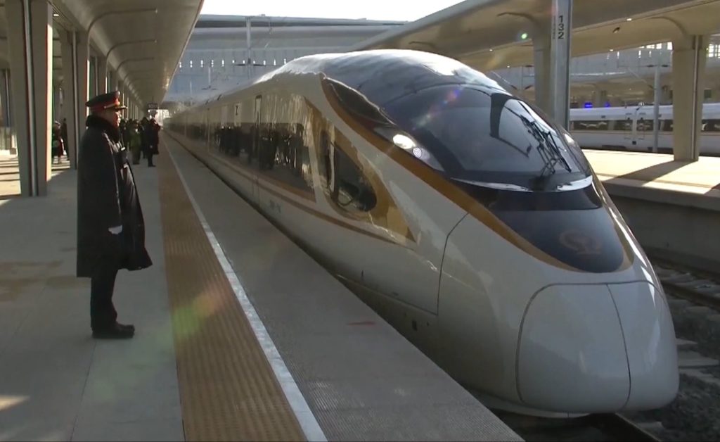 primul tren fără mecanic 350 km/h chine