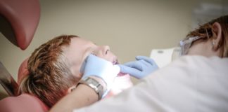 Starea copilului ajuns în comă după vizita la dentist s-a agravat. Are insuficiență multiplă de organe dentist stomatolog