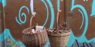 “Coșurile solidarității”. De ce coboară italienii mâncare de la balcoane coșurile solidarității italia