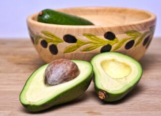 Vitamina E: rolul discret al unui aliat esențial pentru organism Câte calorii are un avocado FOTO: GerDukes/Pixabay.com
