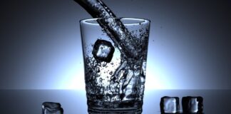 Câte calorii are apa plată, de la chiuvetă, tonică, îndulcită sau cu lămâie câte calorii are apa plată tonică minerală