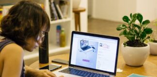 Zeci de locuri de muncă la domiciliu. Salariul ajunge la 5.300 de lei / lună munca la domiciliu