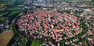 Orașul construit din 72.000 de tone de diamante Nördlingen